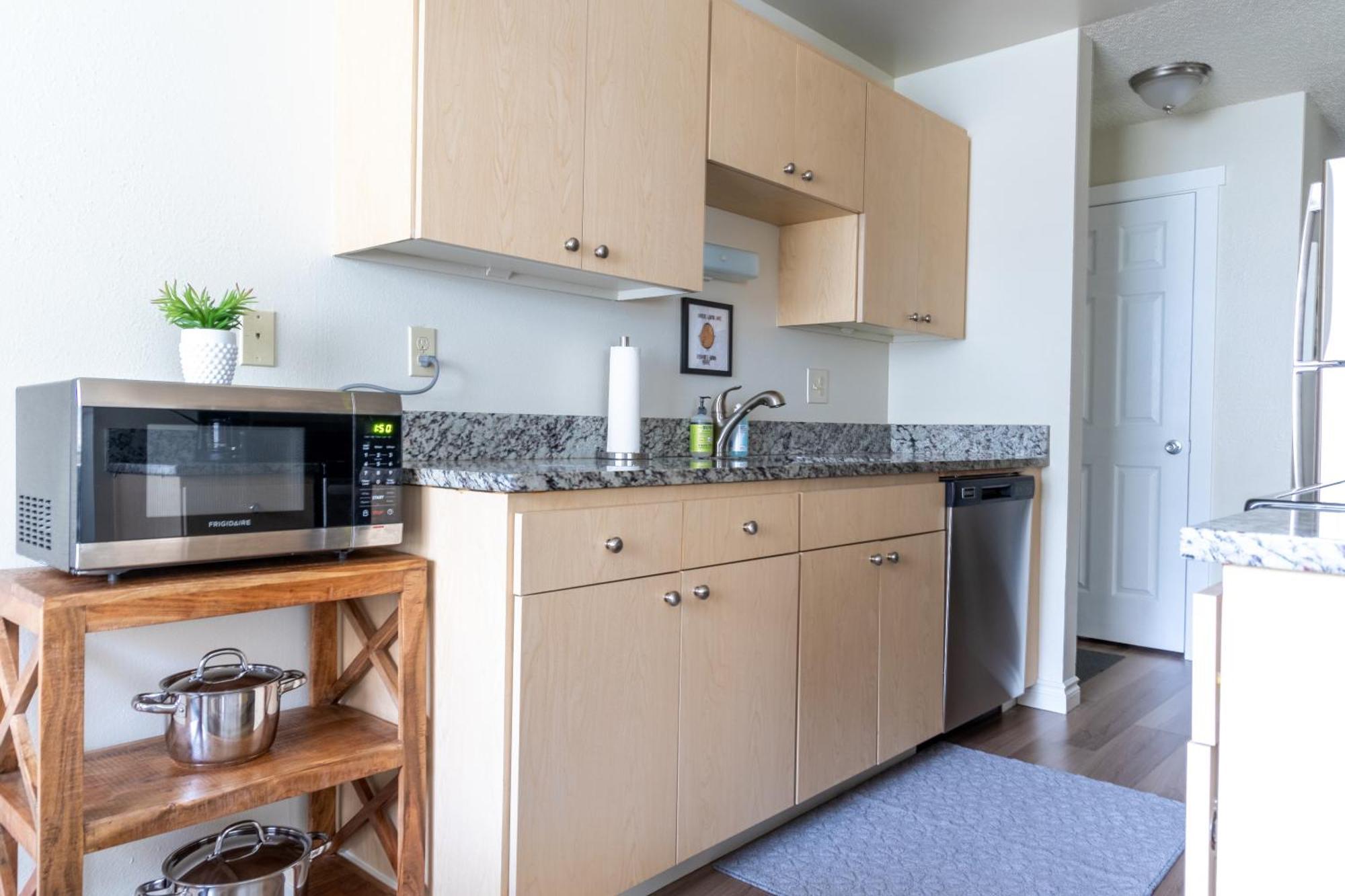 King Bed + Studio! Free Parking, Patio, Wfh Space! Seattle Exteriér fotografie